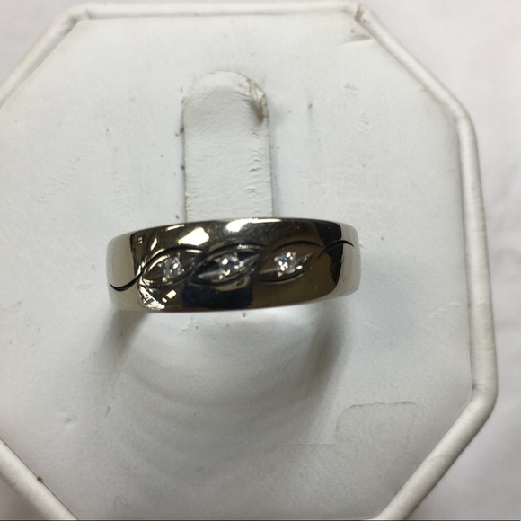 round diamonds ring 14K white gold